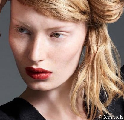 O Chignon assimétrico do Style Bar de Jean Louis David