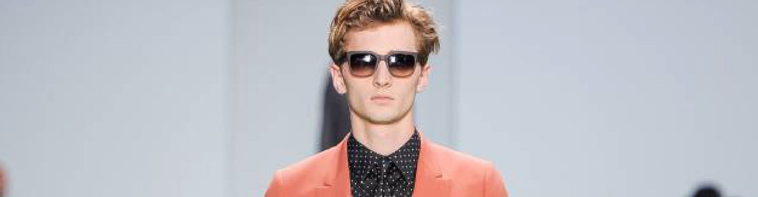 Homem: um penteado penteado-despenteado para um estilo roqueiro
