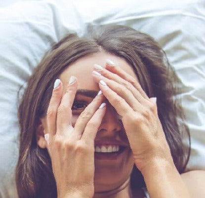 Acorda com o cabelo sem volume? Descubra como resolver este problema!