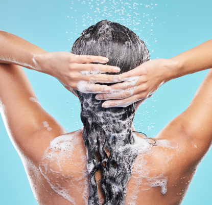 Como lavar o cabelo corretamente: o tempo de ação do champô influencia o resultado?