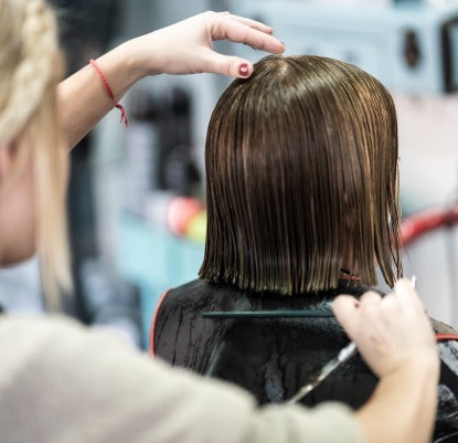 Com que frequência deve cortar o cabelo?