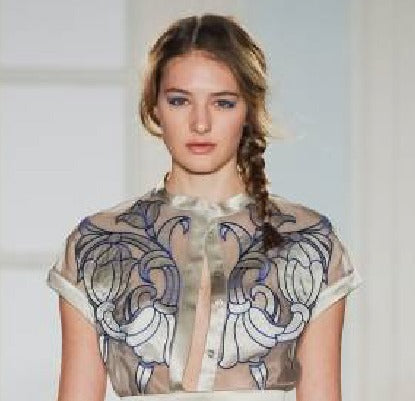 Como conservar o efeito ondulado próprio da trança nos meus cabelos?