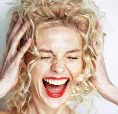 Como controlar o volume do cabelo encaracolado?