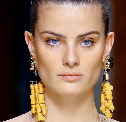 Como fazer o rabo-de-cavalo alto visto no desfile da Balmain?