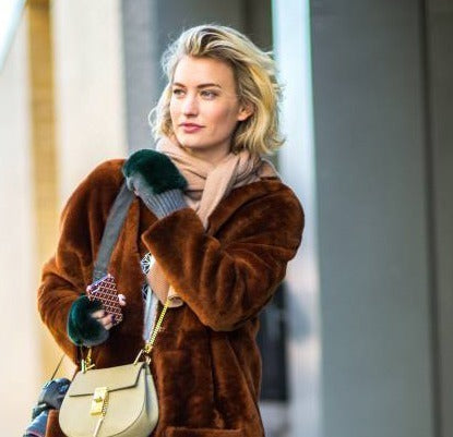 Estilo Urbano: o Chanel wavy penteado para trás