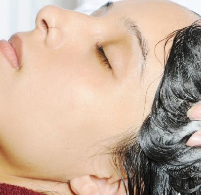 Massajar o couro cabeludo para favorecer o crescimento do cabelo