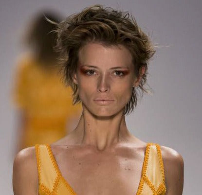 Os cabelos curtos estilo "wild and messy"