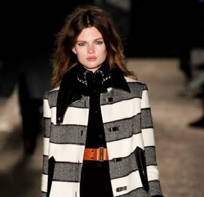 Os meus cabelos são castanhos por natureza, como revitalizo a minha cor?