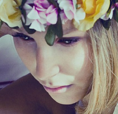 Penteados de noiva: realizar e usar uma coroa de flores