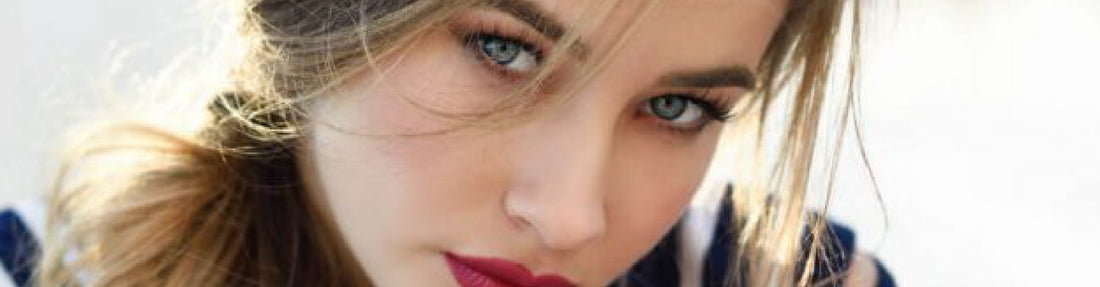 Que cor de cabelo combina melhor com olhos azuis?